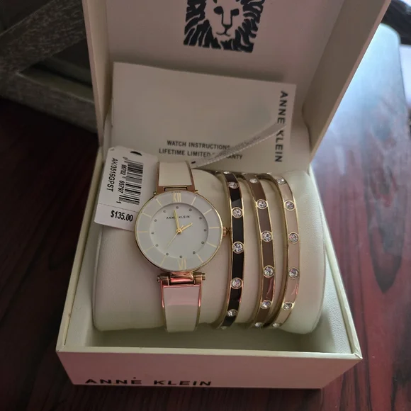 Anne Klein Watch & Bracelet set White/Gold - Picture 4 of 5